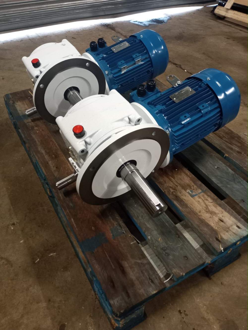 New geared drive units built up for a divider