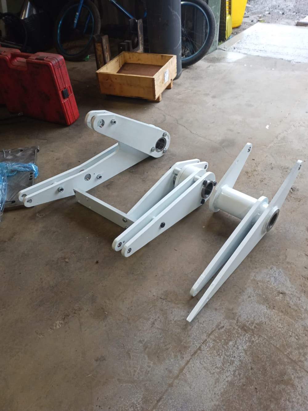 Newly fabricated and painted divider linkage assemblies